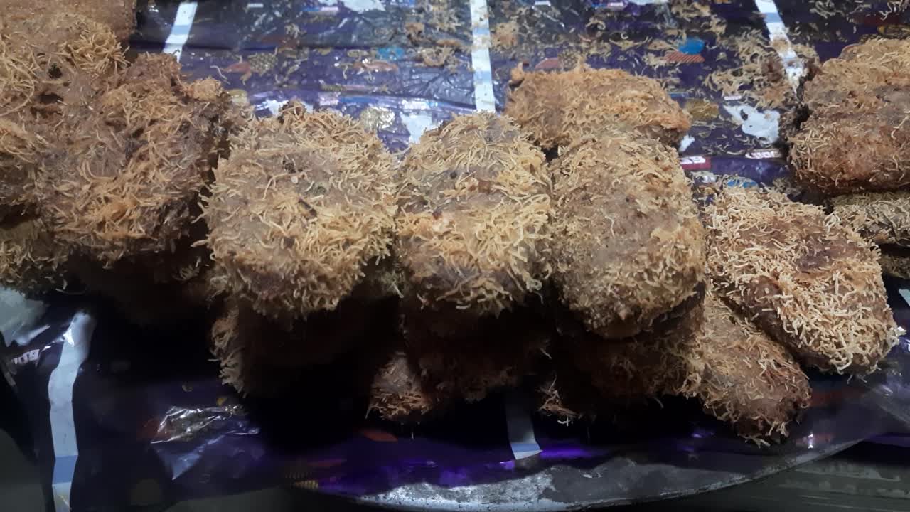 pollo ruso kabab kebabs receta de chuletas de pollo ruso en una tienda callejera en india - kabab ruso blanco