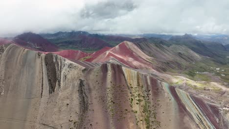 Luftdrohnenansicht-Des-Rainbow-Mountain,-Vinicunca,-Region-Cusco,-Peru