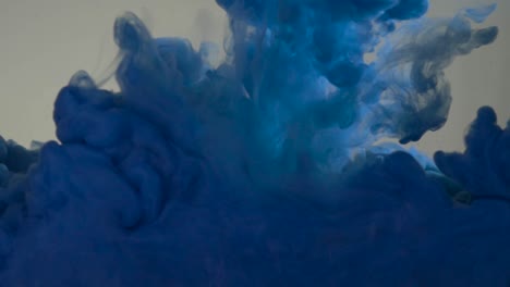 explosión de tinta azul abstracta