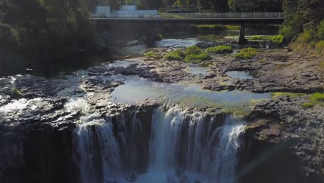 Luftneigung-Der-Haruru-Falls-In-Der-Bay-Of-Islands,-Neuseeland