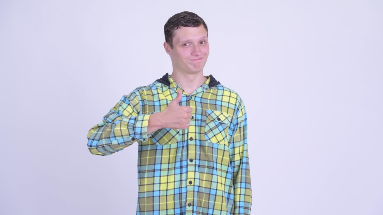 행복한 젊은 잘생긴 스터 남자