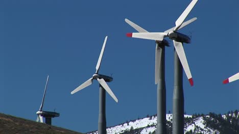 加州泰哈查皮 (tahachapi) 四座風力發電機的中型發電機