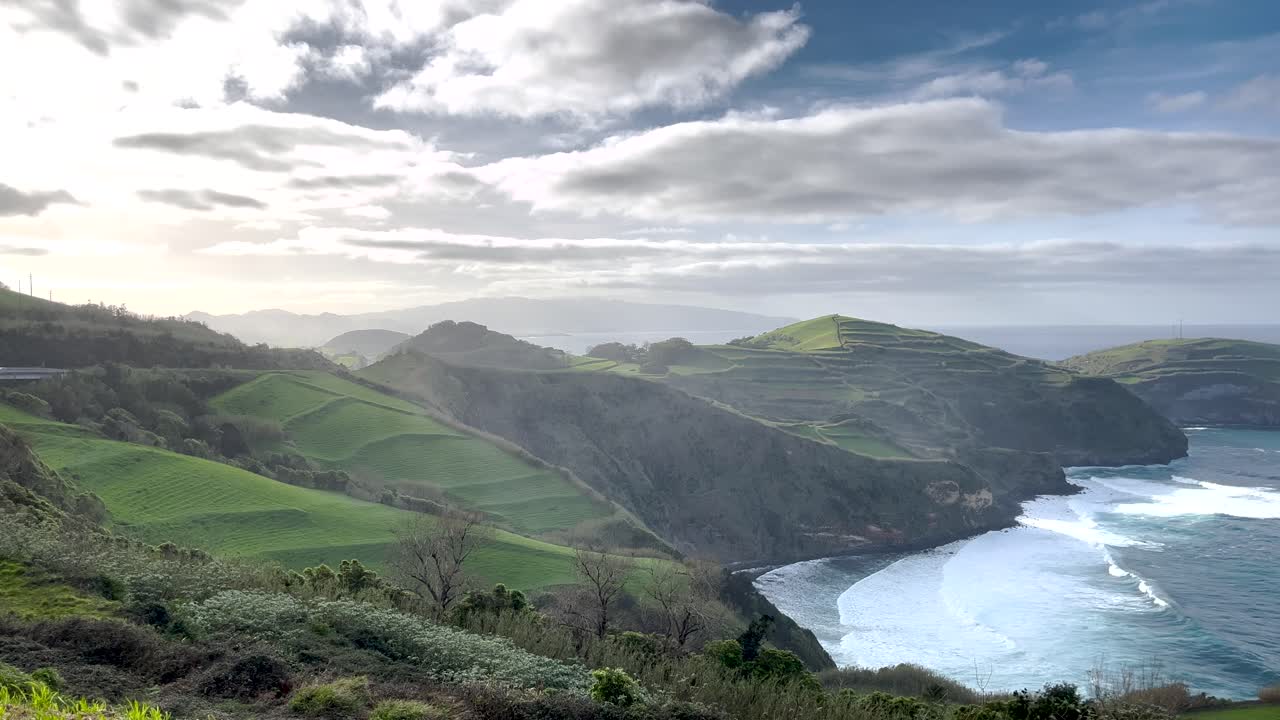 Stunning Coastal Landscape with Green Hills and Ocean Waves | Premium ...
