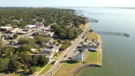 Ein-Blick-Auf-Die-Wasserfront-Von-Southport-North-Carolina