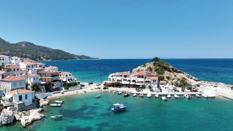 aldea de kokkari en la isla de samos, grecia