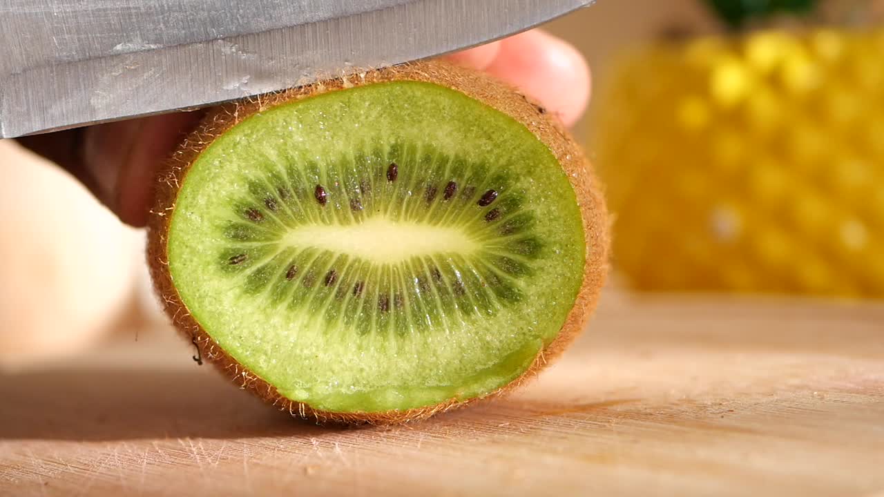 Cutting a Kiwi