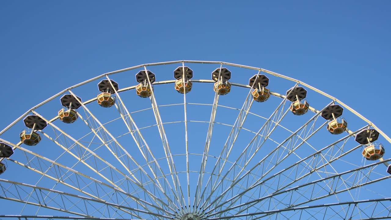 은 파란 하늘을 가진 거대한 페리스, honfleur, 노르망디, 프랑스