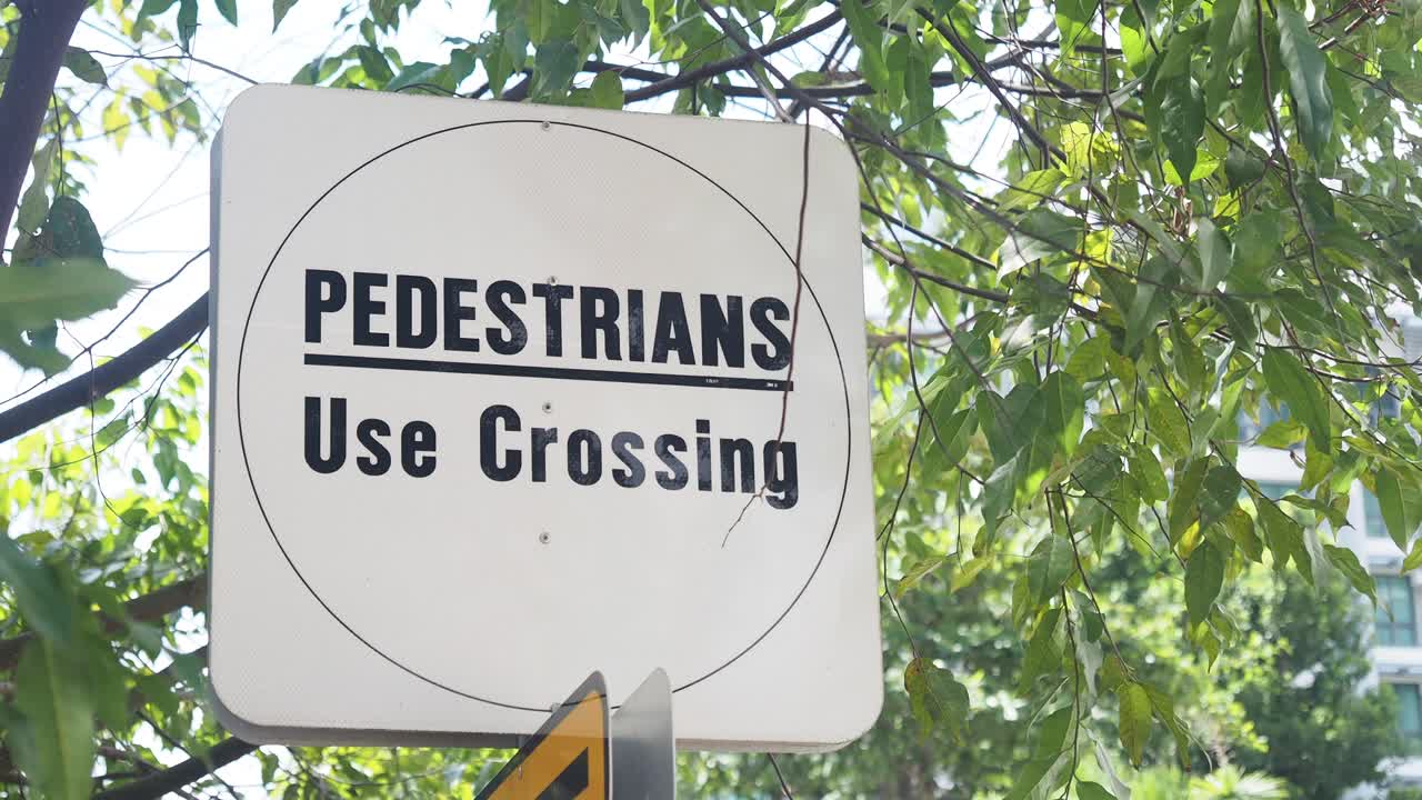 보행자 교차 표지판