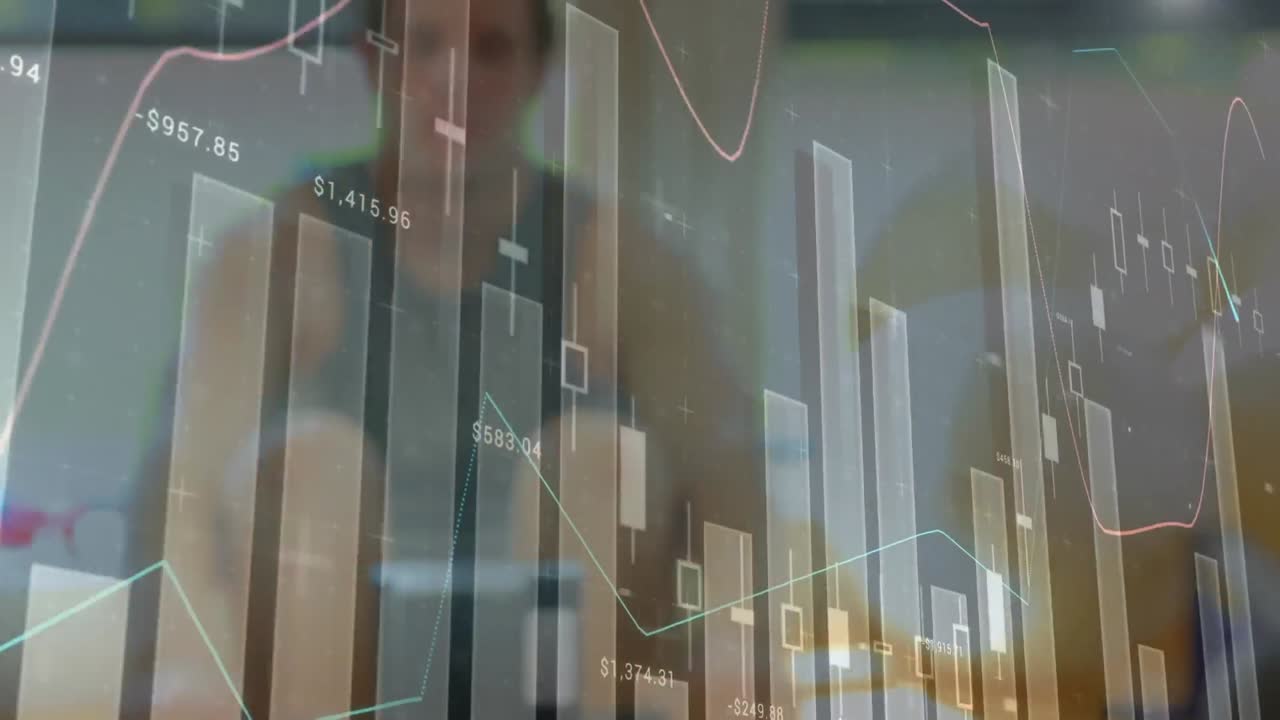 animación de la red de conexiones y procesamiento de datos sobre el hombre haciendo ejercicio en el gimnasio