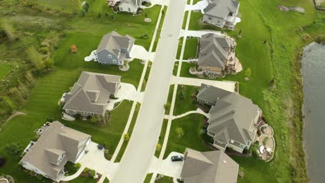 vista aérea de casas modernas en los suburbios