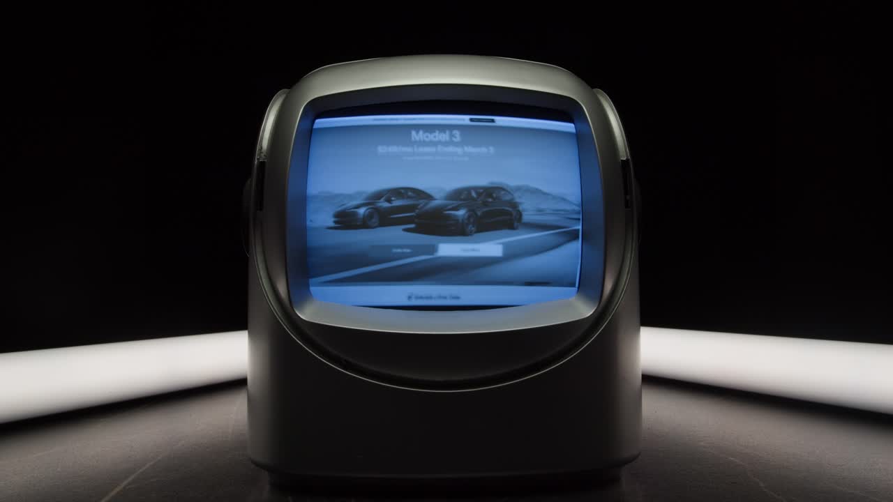 Retro TV, vintage television In a nostalgic setup, a retro TV displays grain on screen, scary halloween night device good for chroma key and green screen. High quality 4k footage