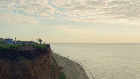 Sonnenuntergang-Am-Meer,-Strand,-Klippe,-Horizont-In-Wunderschöner-Natur,-Ruhe.-Friedliches-Konzept.