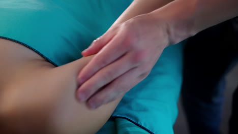 masaje de hombro y brazo