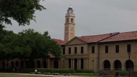 Memorial-Tower-on-the-campus-of-Louisiana-State-University-in-Baton-Rouge,-Louisiana-with-stable-establishing-shot