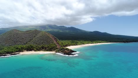 la increíble vista aérea de makena beach, también conocida como big beach en maui, hawai