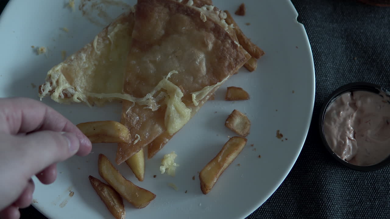 comer comida chatarra poco saludable en cuarentena