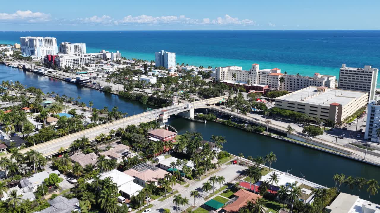 Hollywood Beach Skyline vid Hollywood Beach i Florida, USA. Stadsstrand. Vy över havsviken. Centrala staden. Hollywood Beach Skyline i Florida, USA. Fridfullt landskap