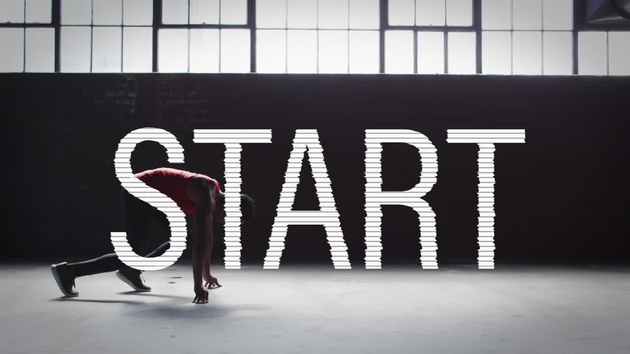 animación del texto de inicio sobre el hombre biracial corriendo en el interior