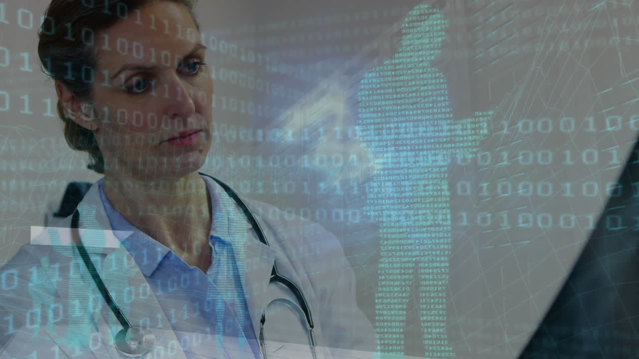 animación del procesamiento de datos sobre una doctora caucásica