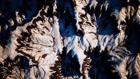 Luftaufnahme-Der-Schneebedeckten-Gebirgslandschaft