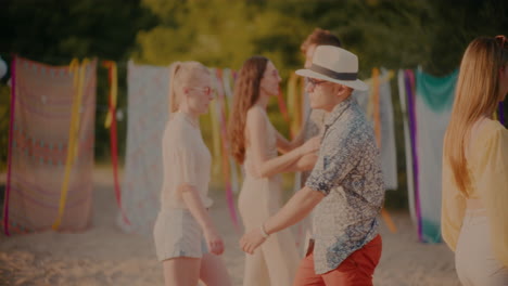 People-walking-past-by-smiling-couple-looking-at-each-other