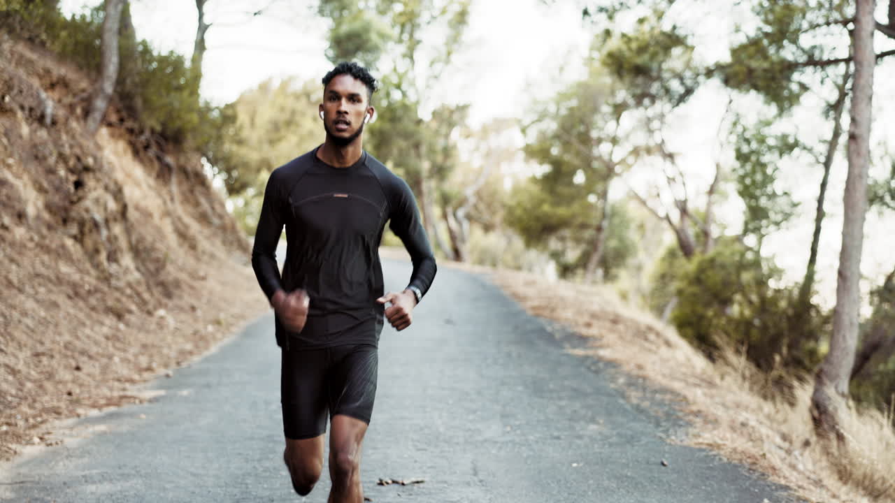 fitness, correr y el hombre al aire libre