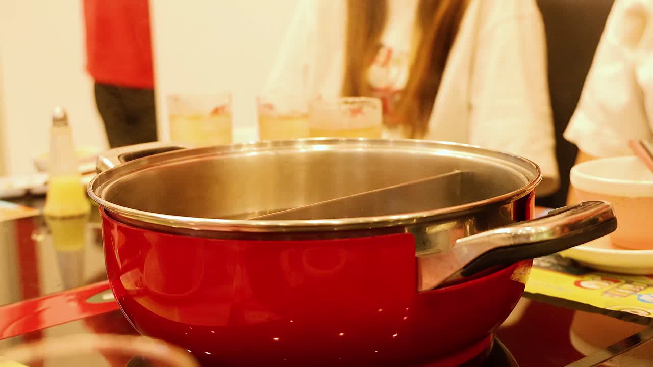 Opening pot lid during cooking process