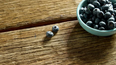 Blueberries-on-wooden-table-4k