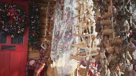 Colgando-Decoraciones-Naturales-Festivas-Para-Navidad