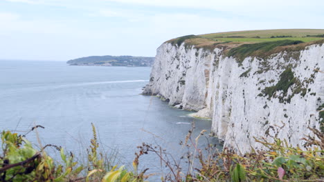 tomada estática majestuosos acantilados blancos de la costa jurásica del sur de inglaterra