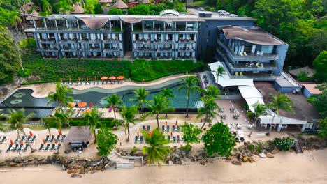 hotel y complejo en la playa de krabi, tailandia