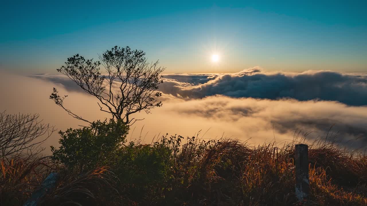 puesta de sol vista desde tai mo shan, hong kong