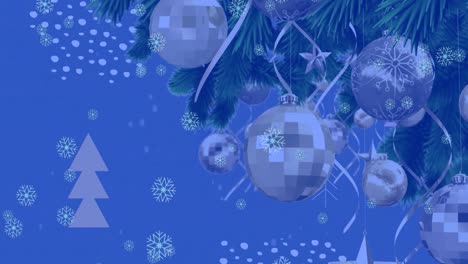 Animation-Von-Schneeflocken-Symbolen,-Die-Vor-Blauem-Hintergrund-über-Den-Geschmückten-Weihnachtsbaumzweig-Fallen