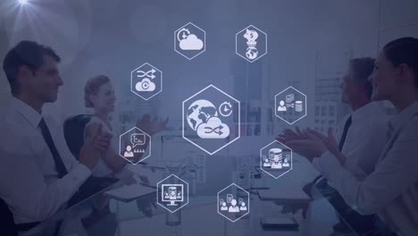 animación de conexiones con iconos y procesamiento de datos sobre personas de negocios