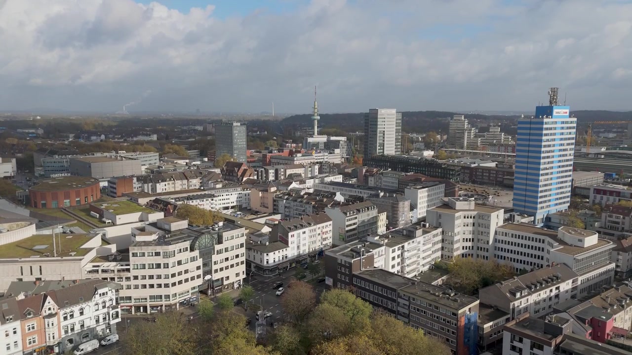 Duisburg centrum, Ruhr-området, Tyskland, dronekranoptagelse fra luften, solrig efterårsdag.