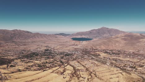 espectacular vista aérea de tafí del valle, ubicada en el noreste de argentina