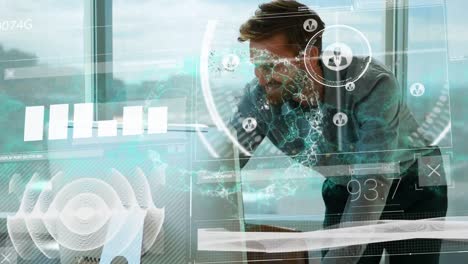 animación del procesamiento de datos digitales sobre el hombre de negocios en la oficina