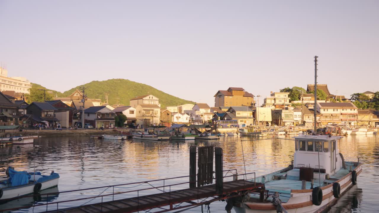 Peaceful Warm Sunset Over Tomonoura, Pan Establishing Shot of Setonaikai