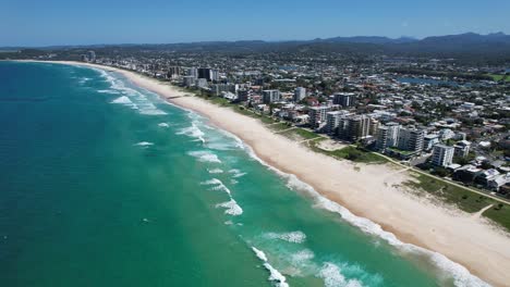 Olas-Rompiendo-Suavemente-En-Palm-Beach---Gold-Coast---Queensland-Queensland---Australia---Disparo-De-Drones