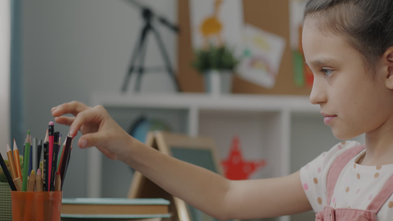 el dibujo de una joven.