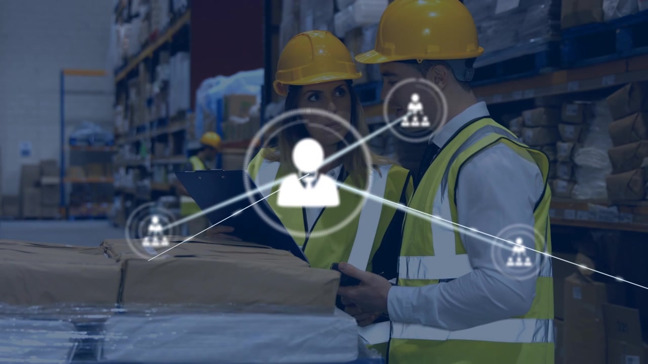 Animazione di una rete di connessioni con icone su vari lavoratori che parlano in magazzino
