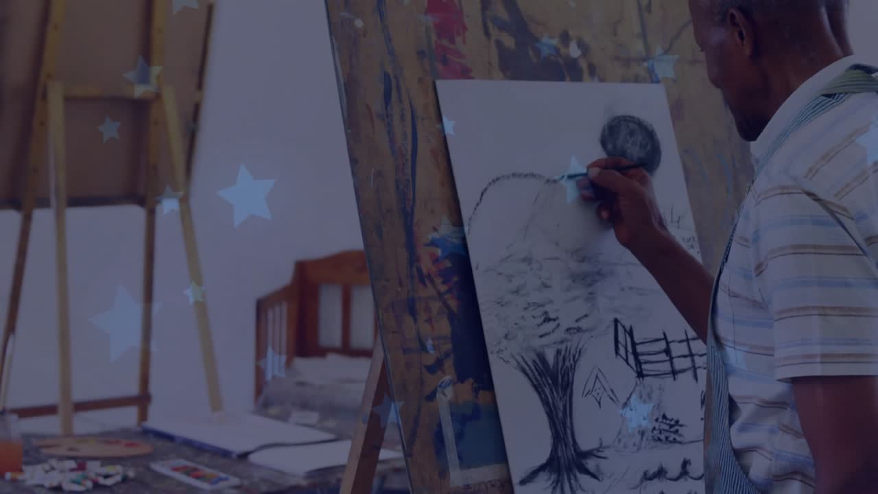 Artista che solleva una matita a carboncino, delineando una linea dell'orizzonte e ombreggiando un disco solare, creando un paesaggio in studio.