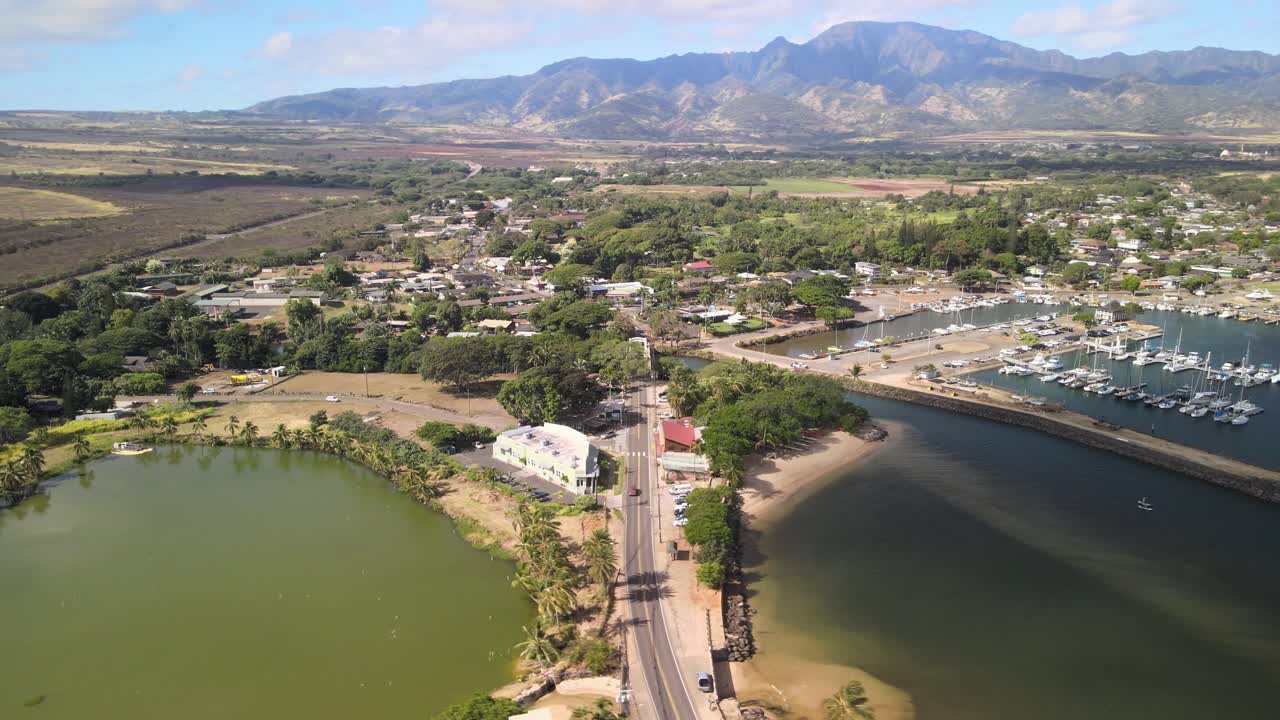 vista panorámica aérea de drones del puente haleiwa en oahu hawaii