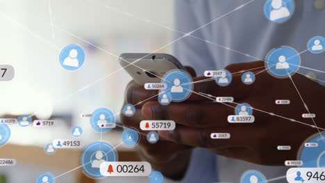 animación de iconos de medios y números con conexiones sobre hombre afroamericano usando teléfono inteligente