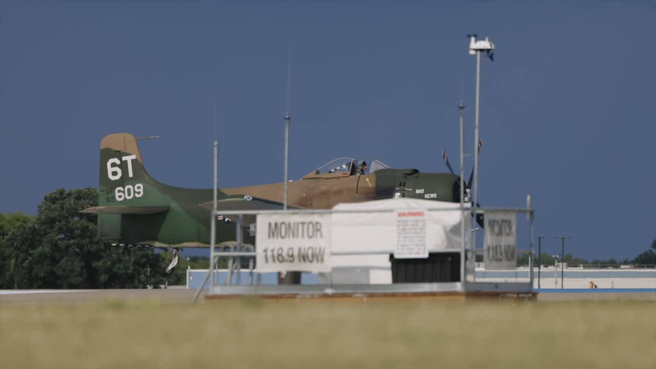 дуглас а-1 скайрейдер взлетный самолет