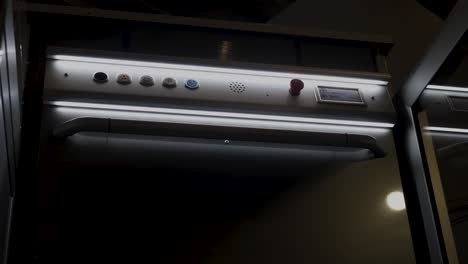 panel de control moderno del ascensor