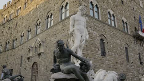 Neptunbrunnen-In-Florenz-Mit-Palazzo-Vecchio-Im-Hintergrund