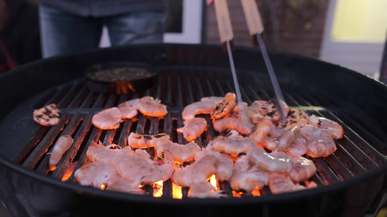 어둠 속에서 사용되는 바베큐