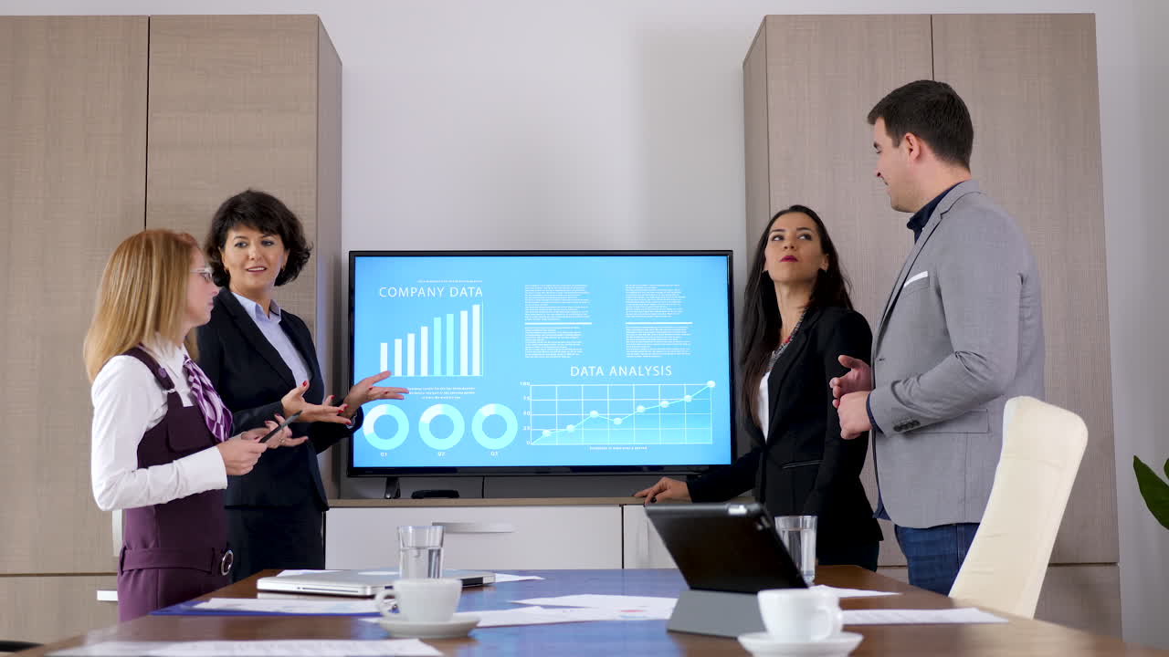 reunión de negocios con presentación de datos