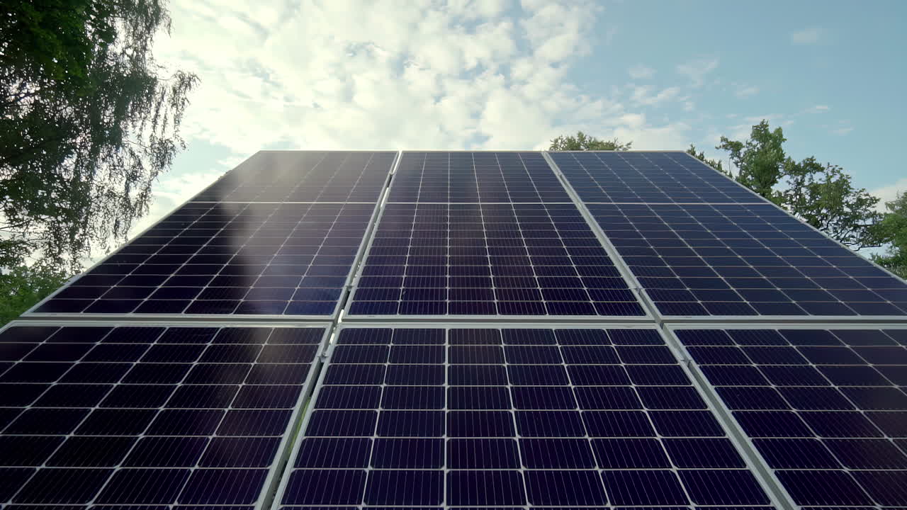 солнечные панели - крупный план современной фотоэлектрической солнечной батареи